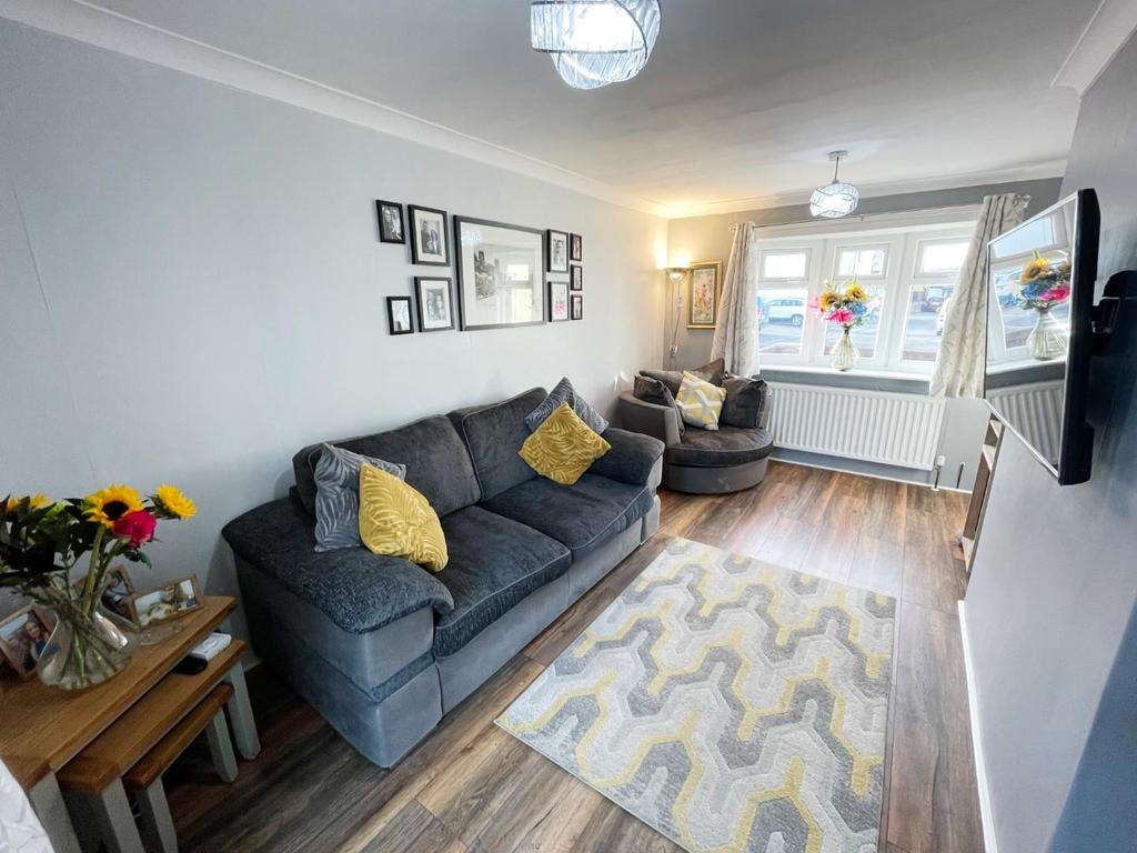 High Street, Byers Green, Spennymoor 2 bed semidetached house £105,000