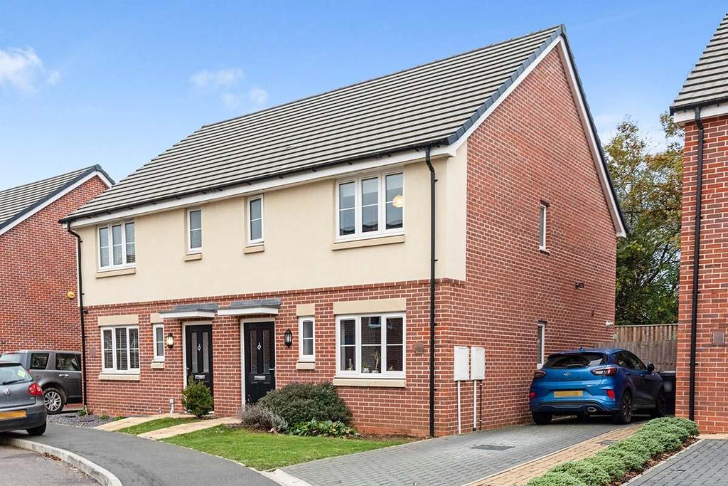 Dandelion Close, Ecton Brook... 3 bed semidetached house £275,000