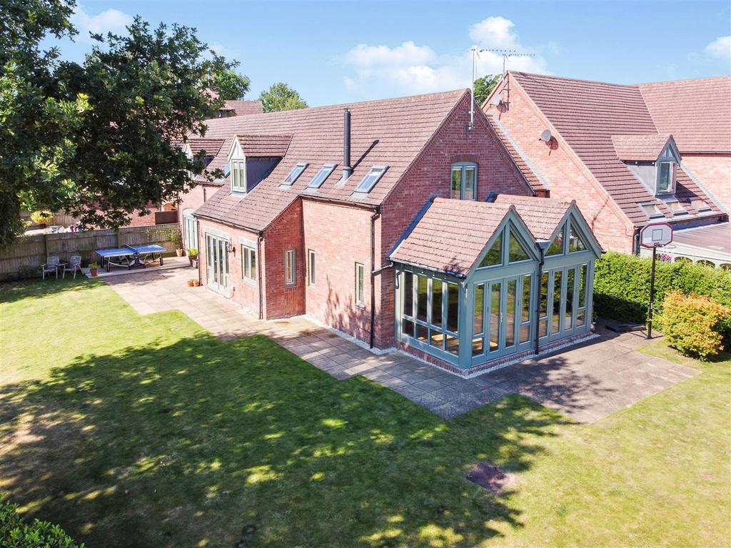 Hawkes Hill Close, Norton Lindsey... 5 bed barn conversion £795,000