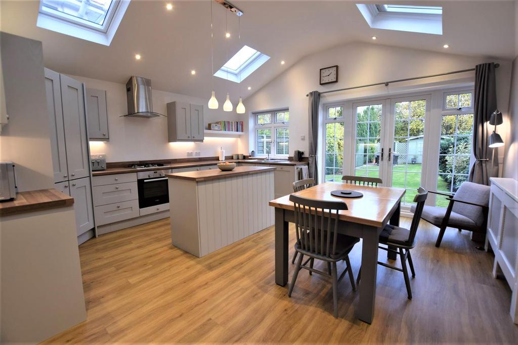 Gilmour Crescent, Worcester 3 bed semidetached house £279,950