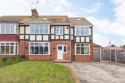 12 Argyle Avenue, Margate, CT9 5RW