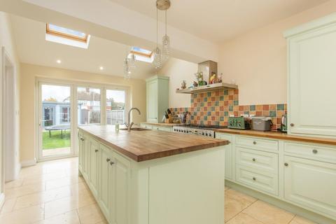 12 Argyle Avenue, Margate, CT9 5RW