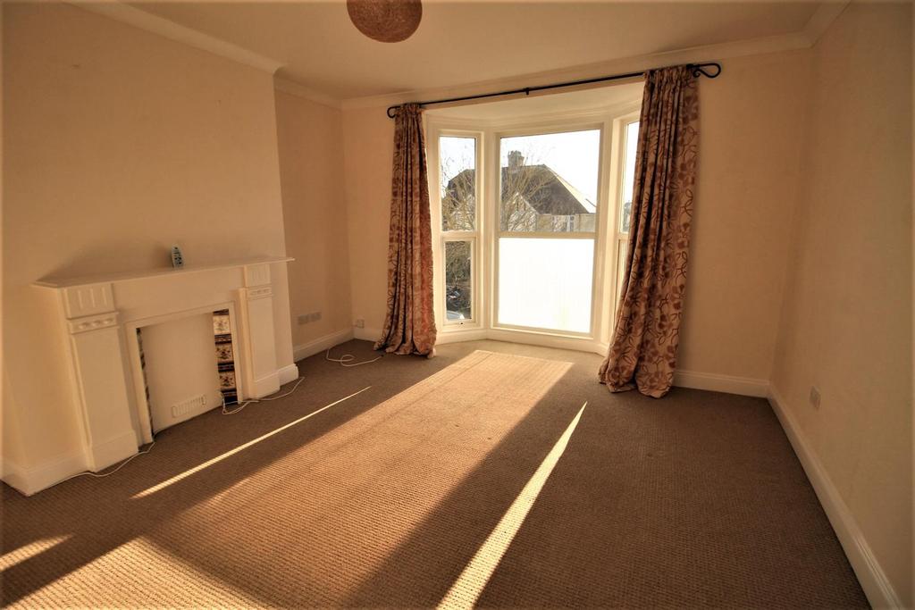 Woodville Road, BexhillOnSea 2 bed flat £925 pcm (£213 pw)