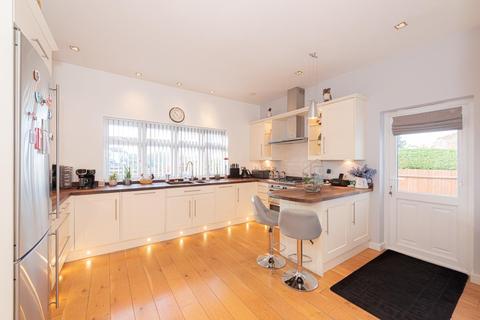 8 Stag Leys, Ashtead, KT21 2TD