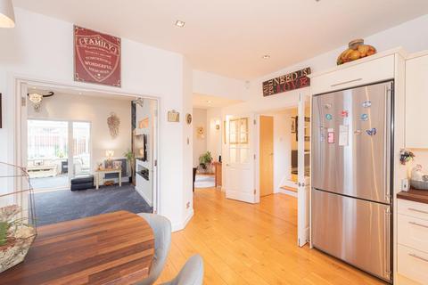 8 Stag Leys, Ashtead, KT21 2TD