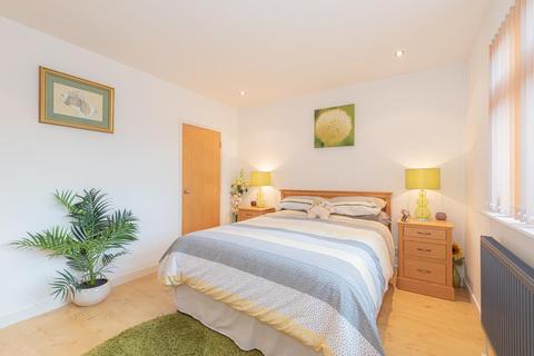 8 Stag Leys, Ashtead, KT21 2TD