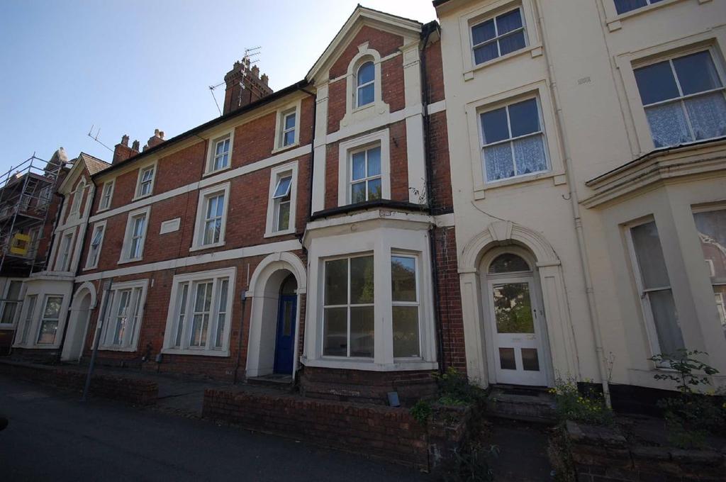 Flat 1, 11, Tettenhall Road... 1 bed apartment £400 pcm (£92 pw)
