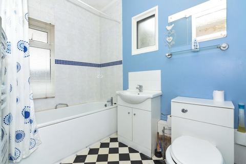 Flat 3, 12 Byron Road, Worthing, BN11 3HN