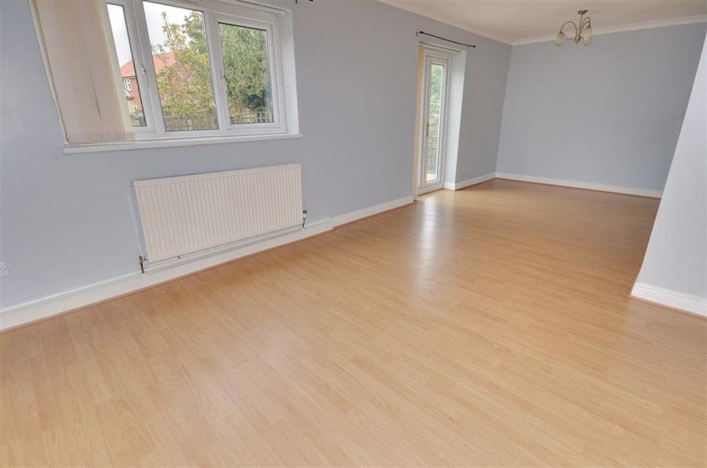 Elizabeth Drive, Castleford, WF10 3 bed semidetached house £650 pcm