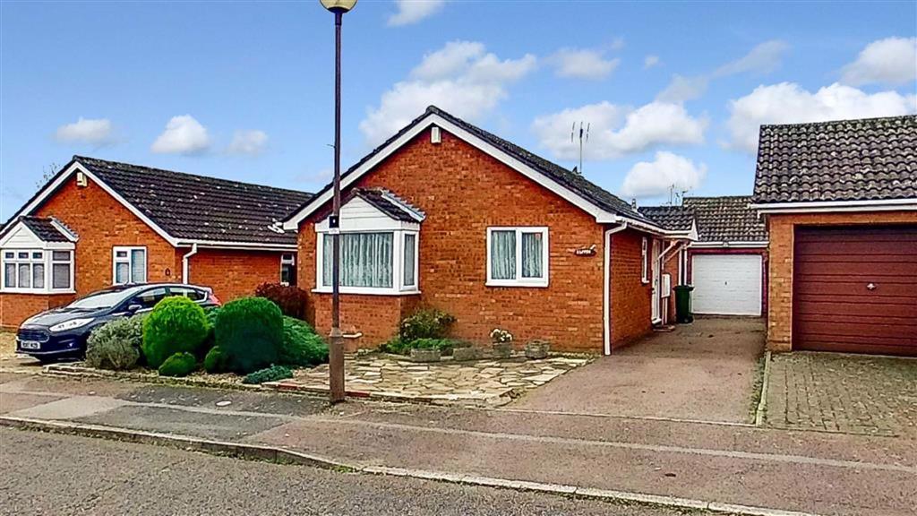 Abbotts Close, Bradville, Milton Keynes 2 bed detached bungalow £339,995