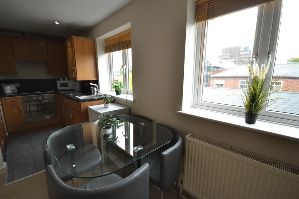 15 Court View 022.JPG