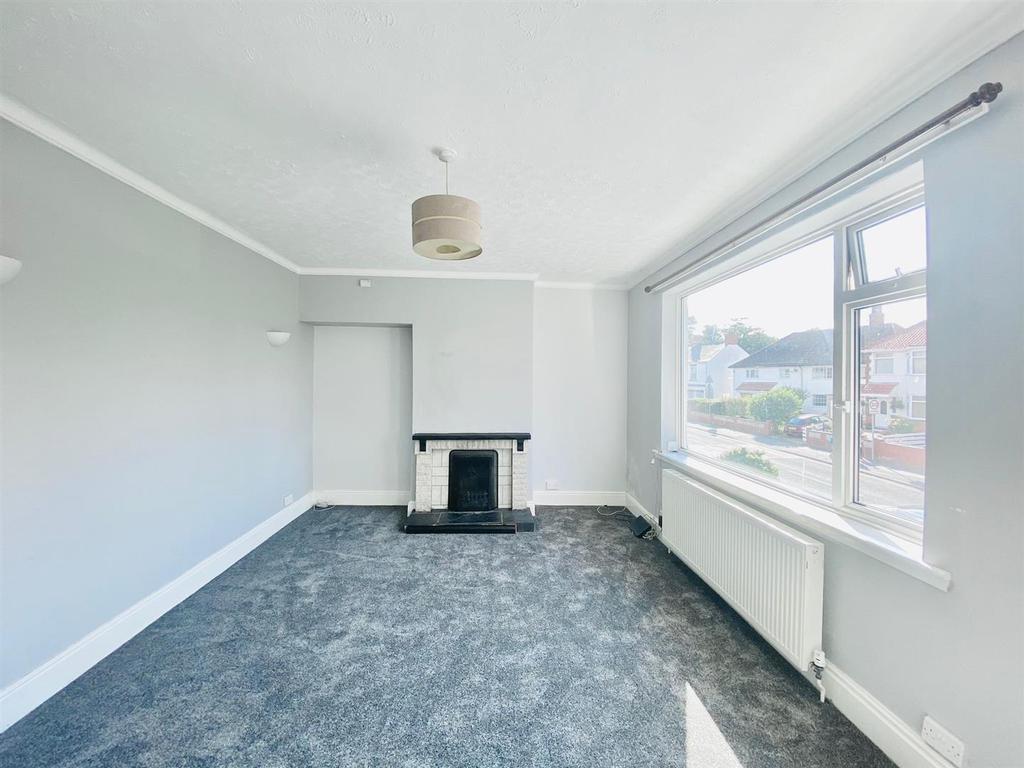 Cliff Road, Hornsea 3 bed property for sale £179,950