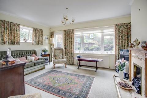 12 Hillside Close, Chalfont St Giles, HP8 4JN