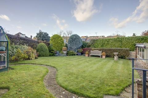 12 Hillside Close, Chalfont St Giles, HP8 4JN