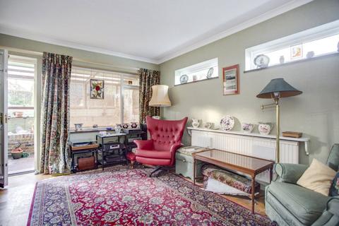 12 Hillside Close, Chalfont St Giles, HP8 4JN