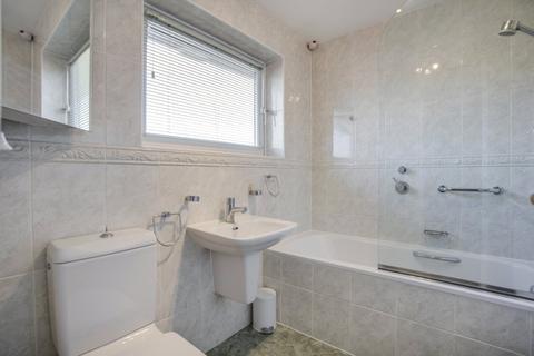 12 Hillside Close, Chalfont St Giles, HP8 4JN