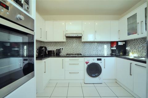 17 Hazlemere Gardens, Worcester Park, KT4 8AH