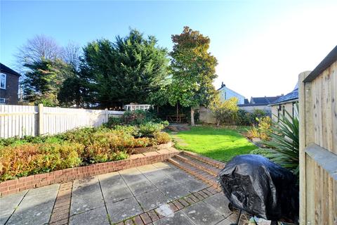 17 Hazlemere Gardens, Worcester Park, KT4 8AH