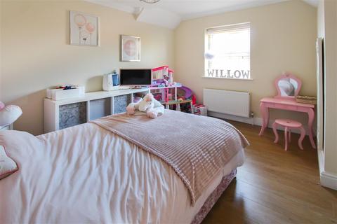 22 Hare Bridge Crescent, Ingatestone, CM4 9DR