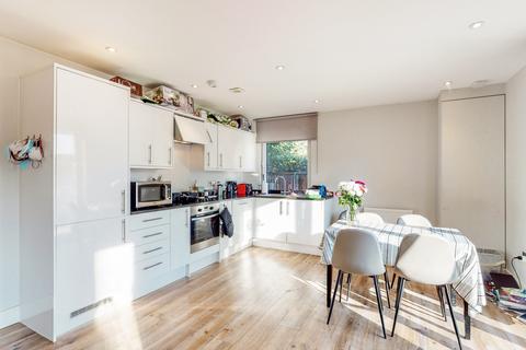 2 bedroom apartment for sale - Willow Court, Cambridge Road, Kingston Upon Thames, Surrey, KT1