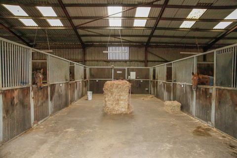 Equestrian property to rent, Collingbourne Ducis SN8