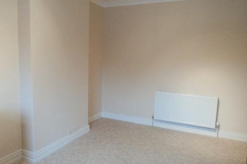 2 bedroom flat to rent, High Street, Saxilby, LN1