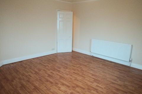 2 bedroom flat to rent, High Street, Saxilby, LN1