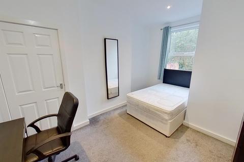 8 bedroom house to rent, Estcourt Terrace, Leeds