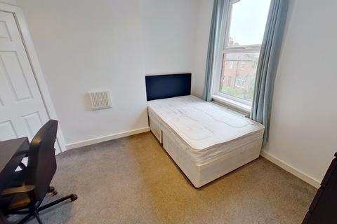 8 bedroom house to rent, Estcourt Terrace, Leeds