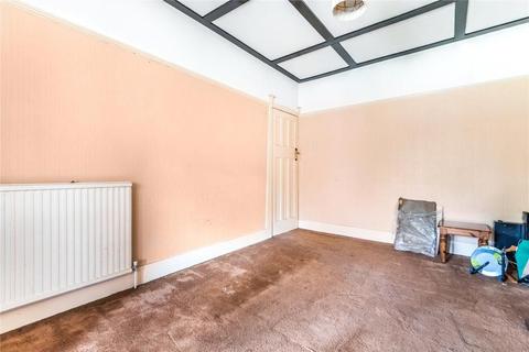 12 Dale Close, Pinner, HA5 3UU