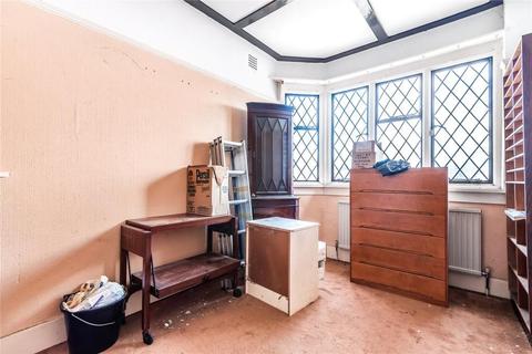 12 Dale Close, Pinner, HA5 3UU