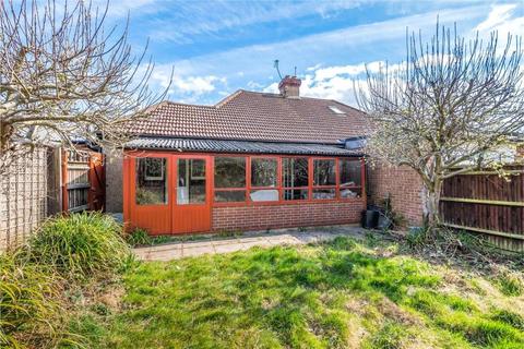 12 Dale Close, Pinner, HA5 3UU