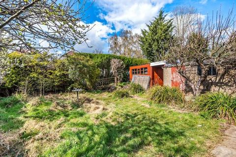 12 Dale Close, Pinner, HA5 3UU