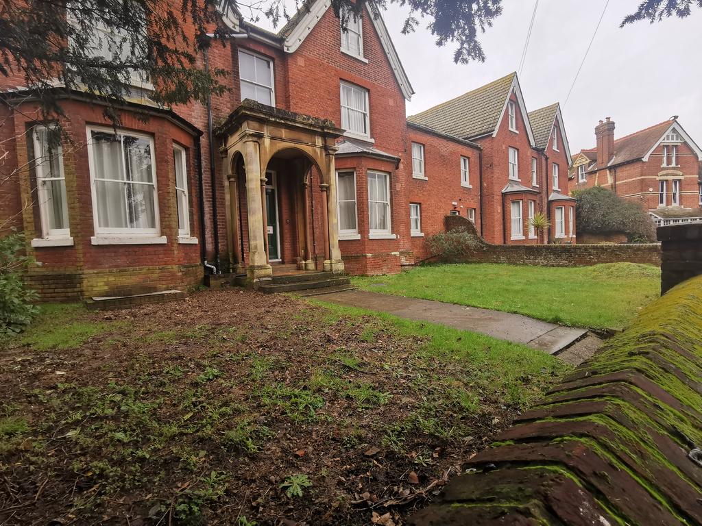 Ethelbert Road, Canterbury CT1 Studio £700 pcm (£162 pw)