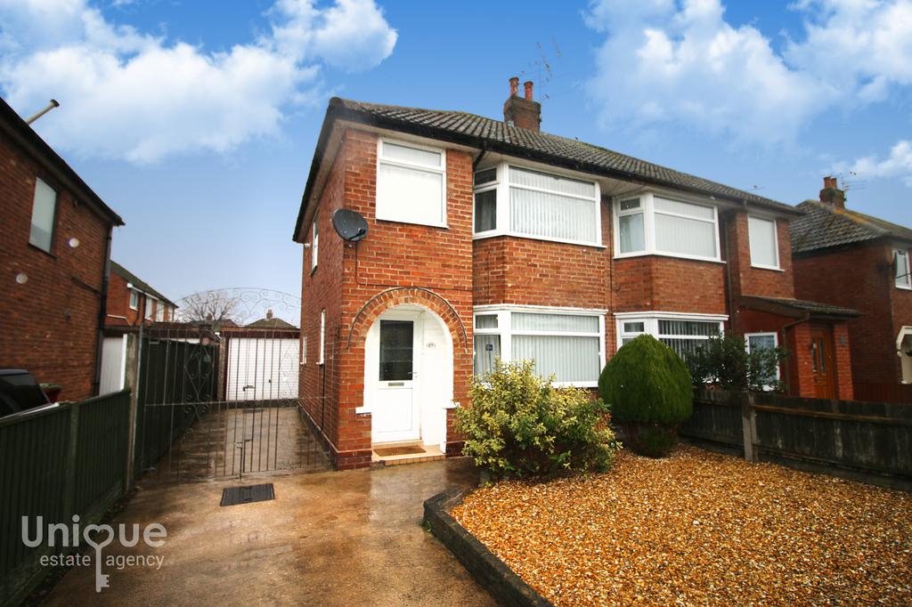 Rossington Avenue, Bispham... 3 bed semidetached house £129,950