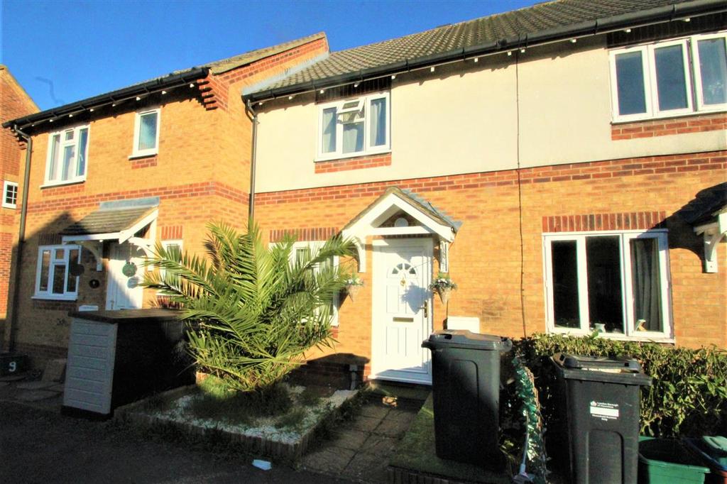 Radley Close, Feltham 2 bed terraced house £1,500 pcm (£346 pw)
