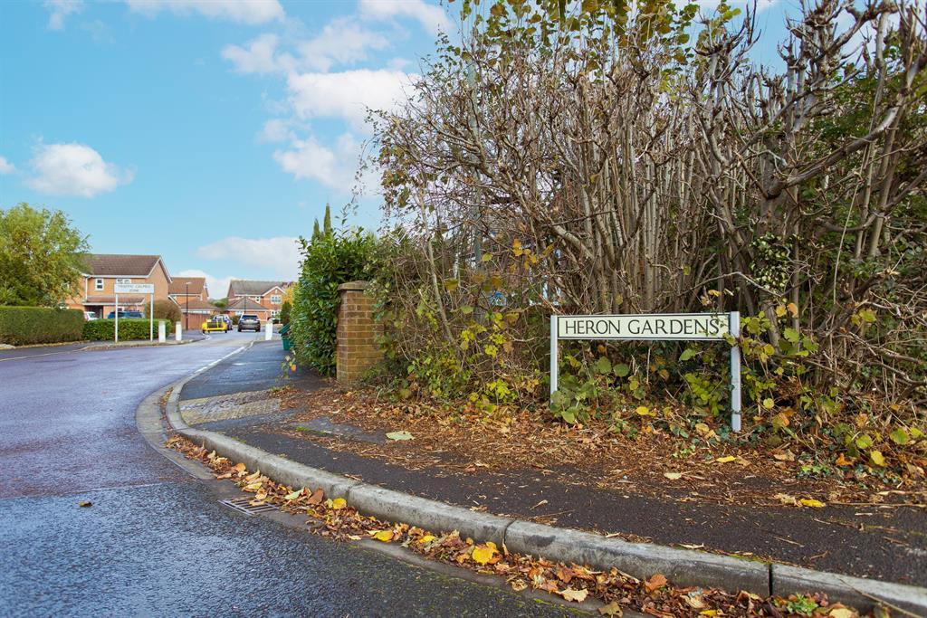 Heron Gardens, Portishead 1 bed semidetached house £250,000