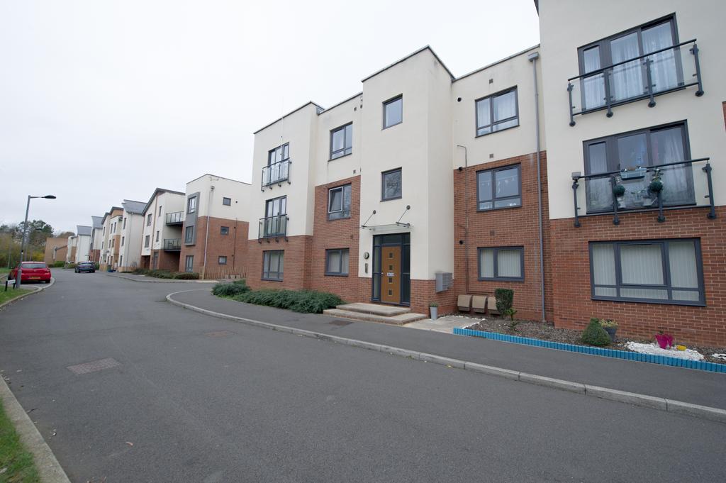 Lexham Road, Ashland, Buckinghamshire, MK6 2 bed flat £76,000