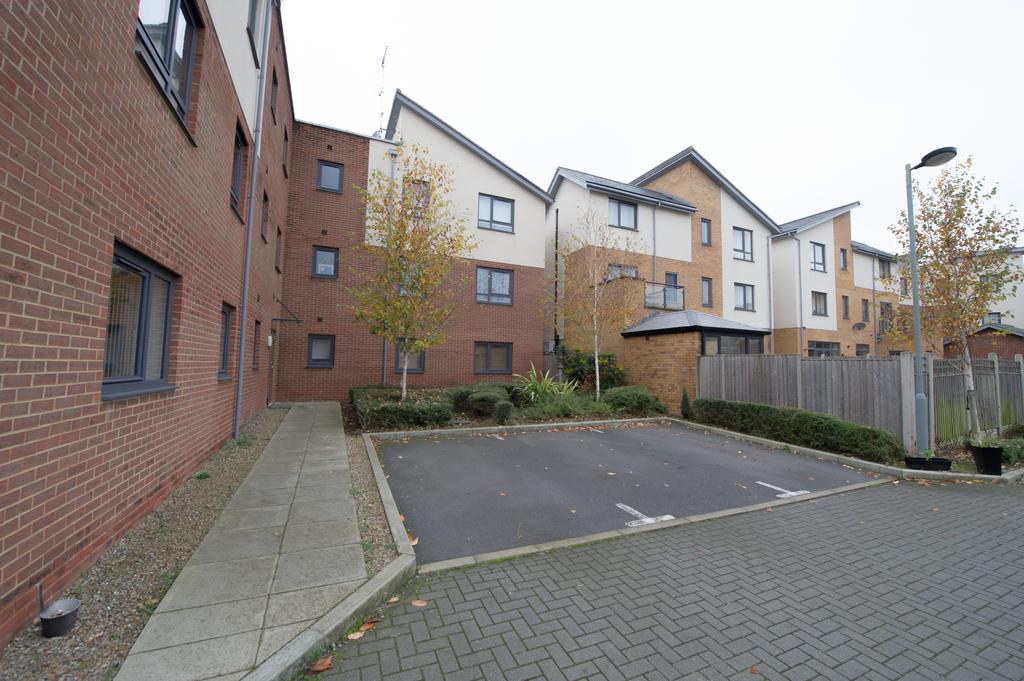 Lexham Road, Ashland, Buckinghamshire, MK6 2 bed flat £76,000