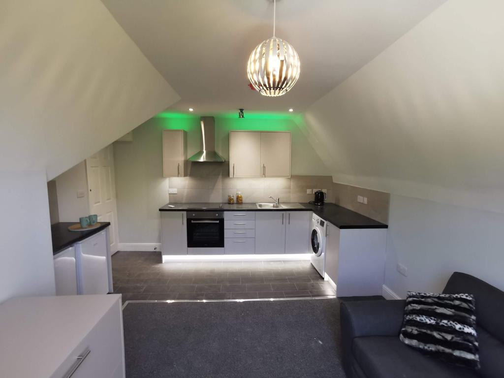 Ethelbert Road, Canterbury CT1 3 bed flat £585 pcm (£135 pw)