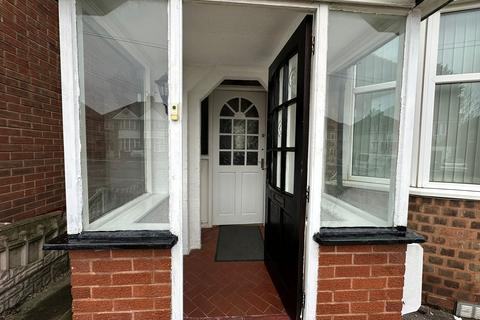 3 bedroom semi-detached house to rent, Glenpark Road, Birmingham B8