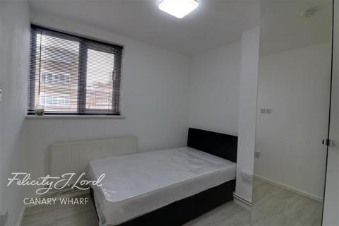 1 bedroom in a house share to rent, Room in shared house, Minchin House E14