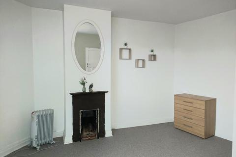 3 bedroom end of terrace house to rent, Ivy Street, Leeds LS9