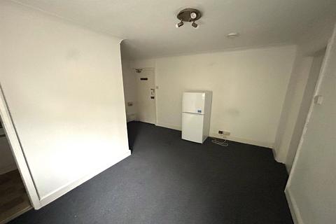 1 bedroom flat to rent, 1 bedroom First Floor Flat in Bognor Regis