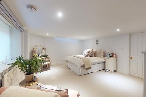 1 bedroom flat to rent, Putney Bridge Road, SW15