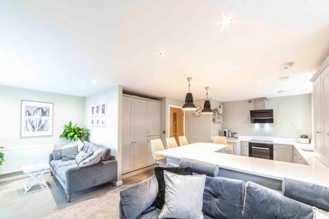 2 bedroom flat for sale - Gibbs Close, Greenfield, Saddleworth, OL3
