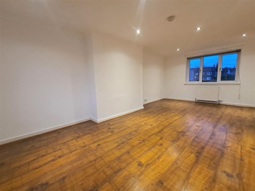 Cumbrae Road, Glenburn, Paisley 3 bed apartment £650 pcm (£150 pw)