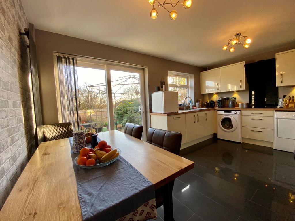 Kitchen / dining room