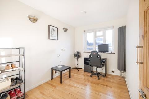Flat 19, Babington House Redcross Way, London, SE1 1EZ