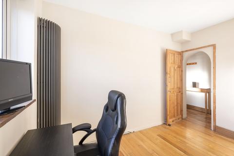 Flat 19, Babington House Redcross Way, London, SE1 1EZ